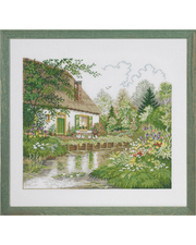Hus og skovsø – Broderikit (52x49 cm)