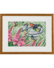 Fuglebadet i Haven – Broderikit (37x24 cm)