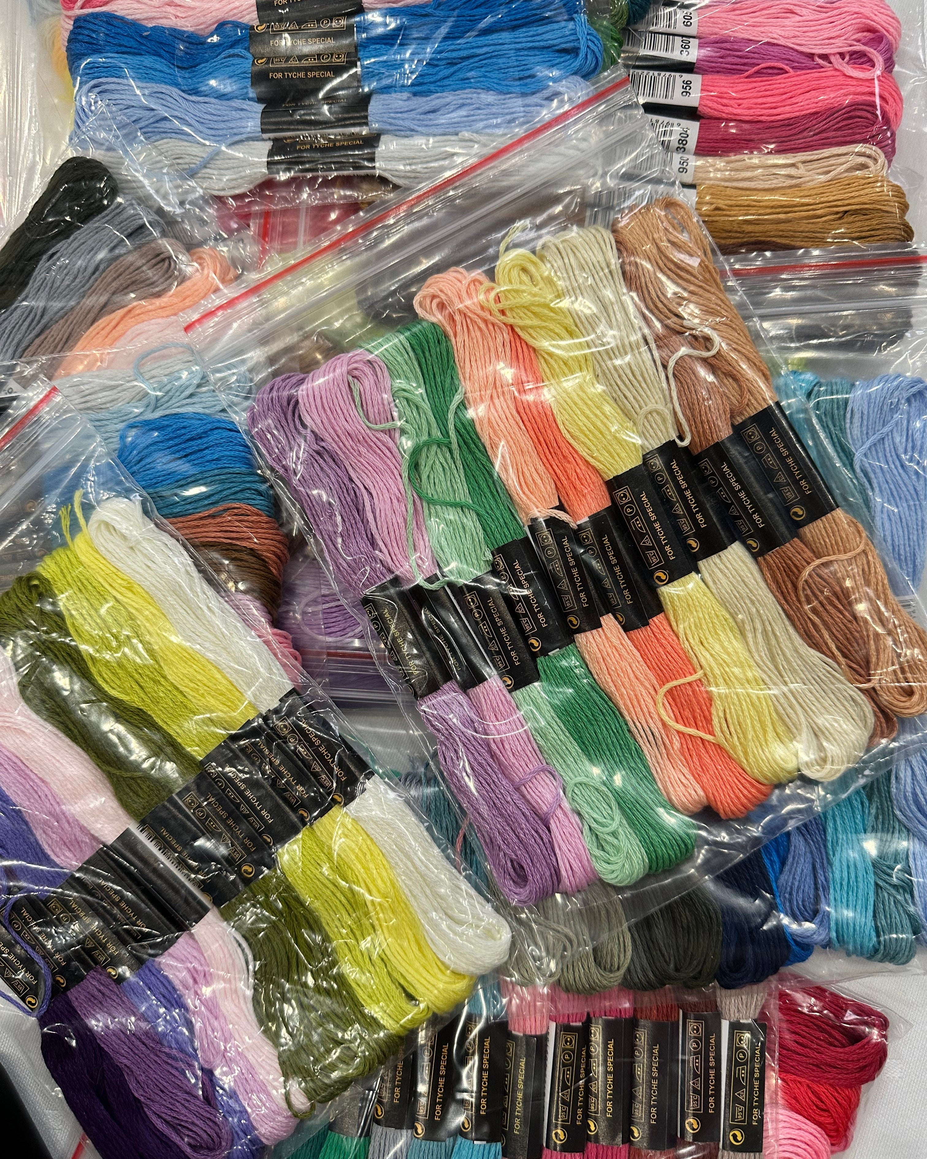 Broderigarn – 10 Dukker Polyester, assorterede farver