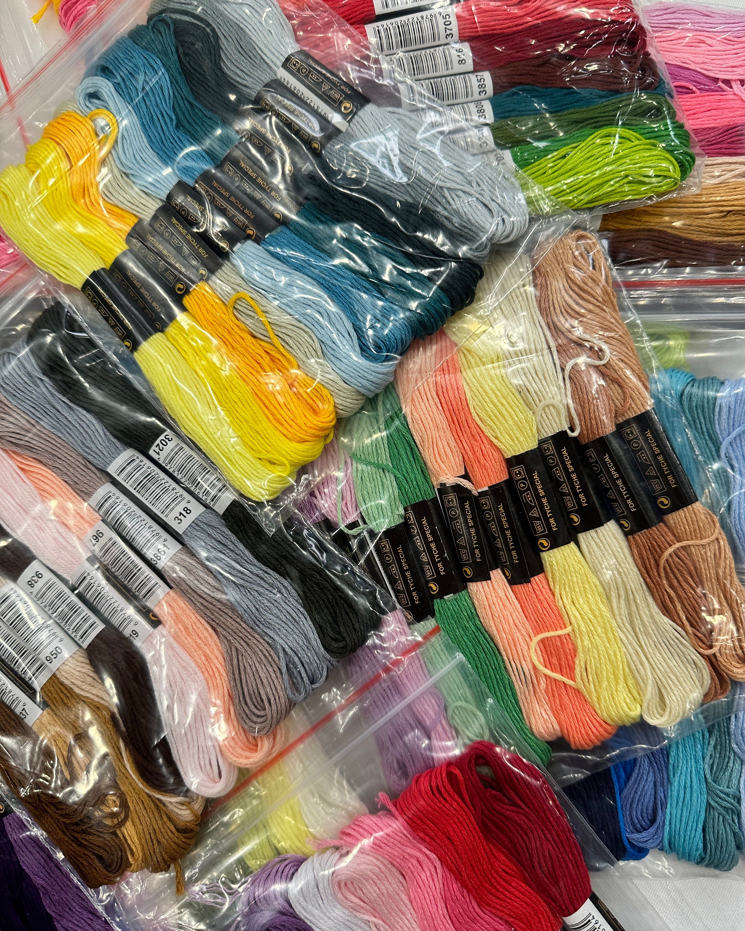 Broderigarn – 10 Dukker Polyester, assorterede farver