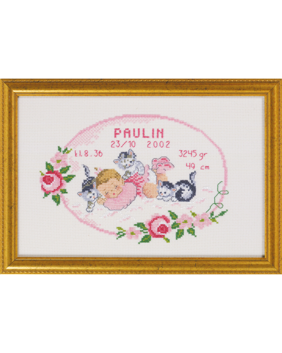 Fødselsbillede sovende pige med katte – Broderikit (29 x 19 cm)