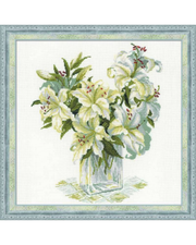 Hvide Liljer - RIOLIS Broderikit (45 x 45 cm)