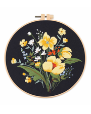 Blomster & Blade på Sort – Broderikit (Ø20 cm) inkl. ramme