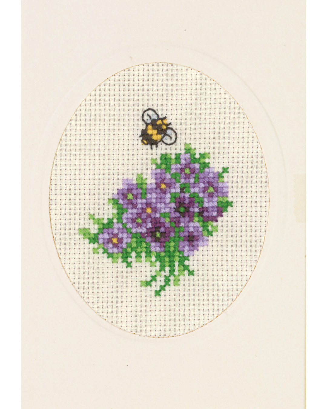 Blomsterkort med Violer – Broderikit (9×13 cm)
