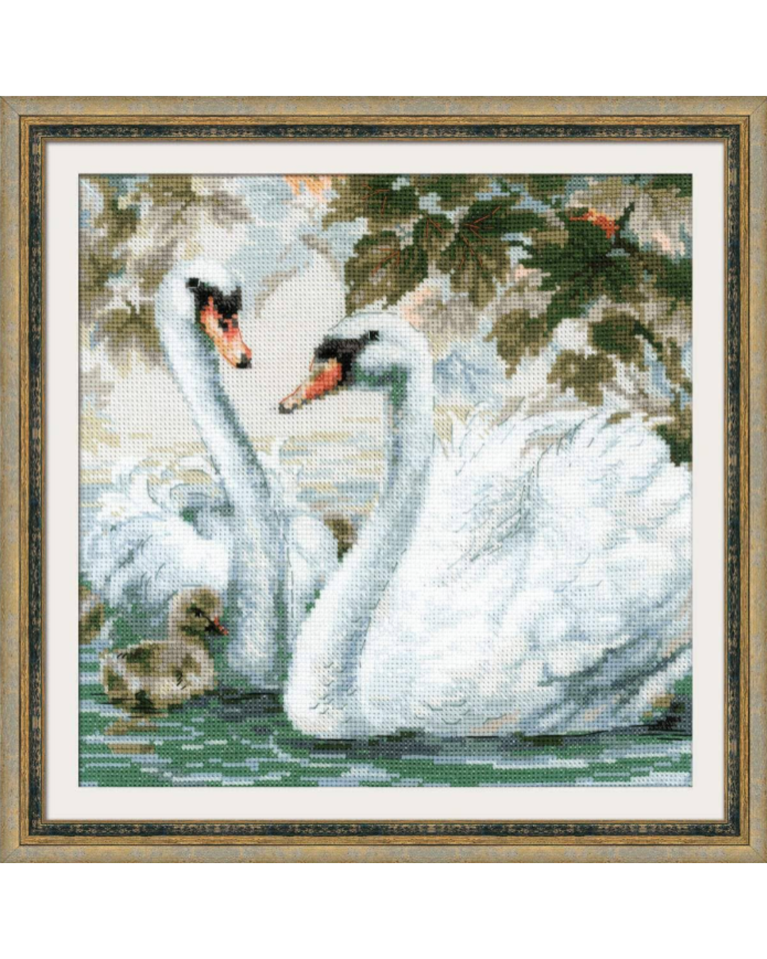 Hvide Svaner – RIOLIS Broderikit (25 x 25 cm)