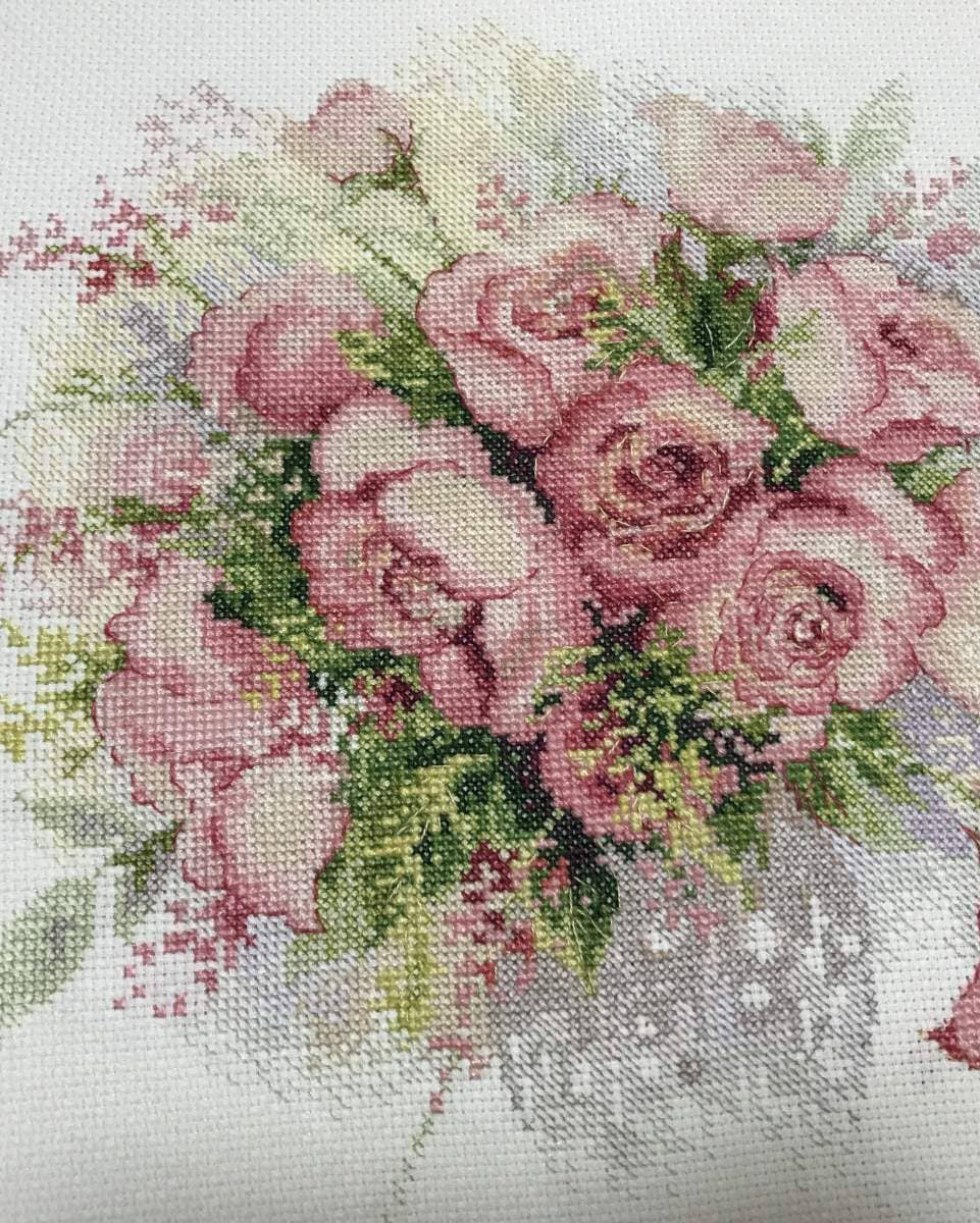 Akvarelroser – RIOLIS Broderikit (30 x 30 cm)