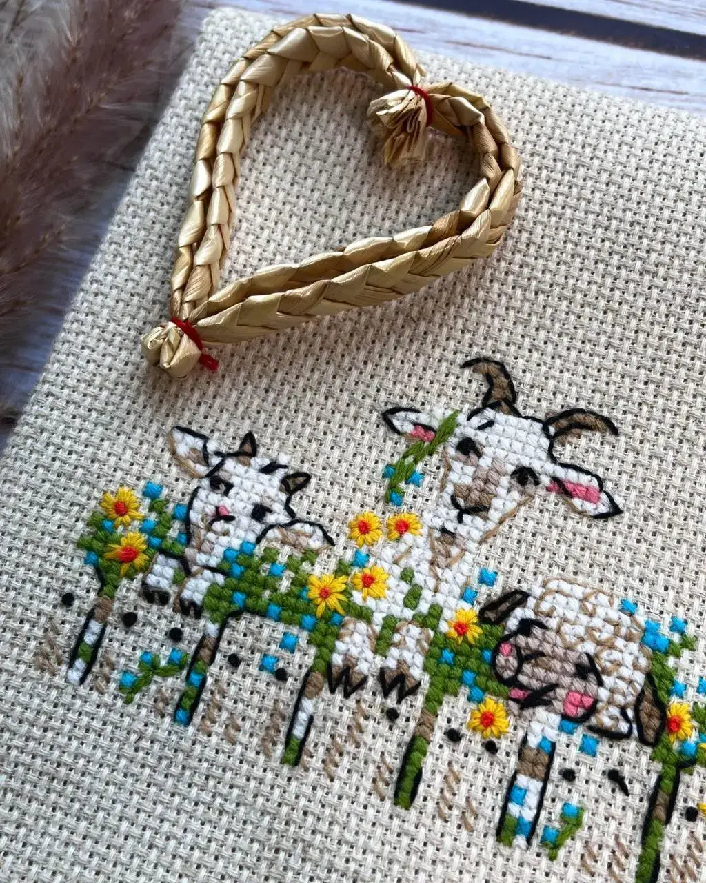 Får på stribe – RIOLIS Broderikit (24 x 8 cm)