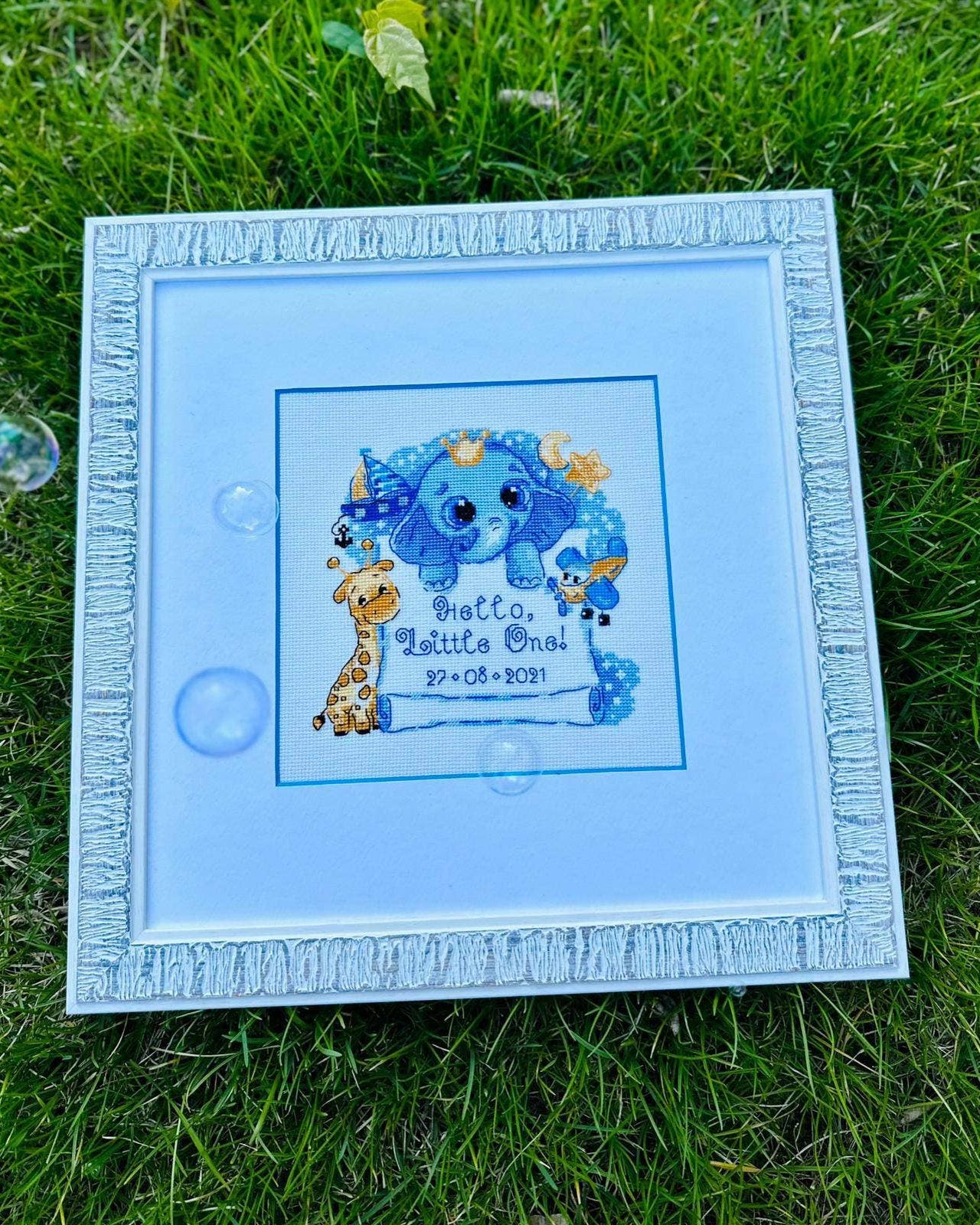 Blå – Hej, Lille En! (Dreng) – RIOLIS Broderikit (15 x 15 cm)
