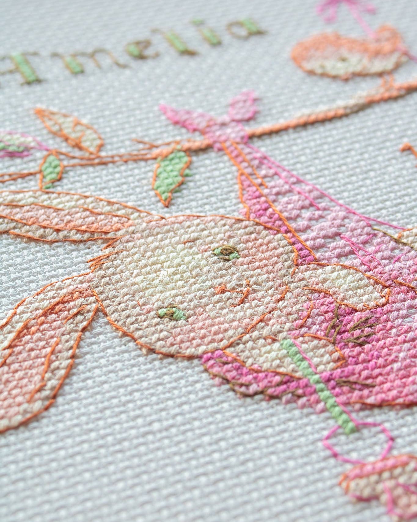 Pige Fødselsbillede – RIOLIS Broderikit (20x20 cm)