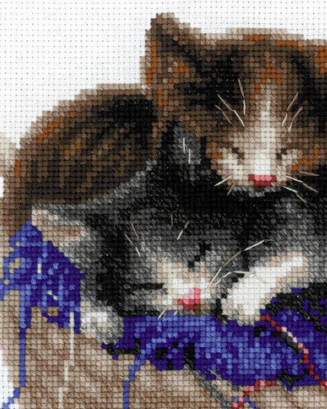 Killinger i en Kurv – RIOLIS Broderikit (30 x 24 cm)