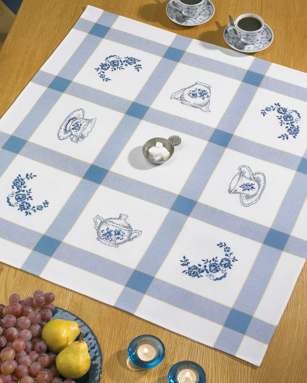 Køkkenmotiv dug – Broderikit (85 x 85 cm)