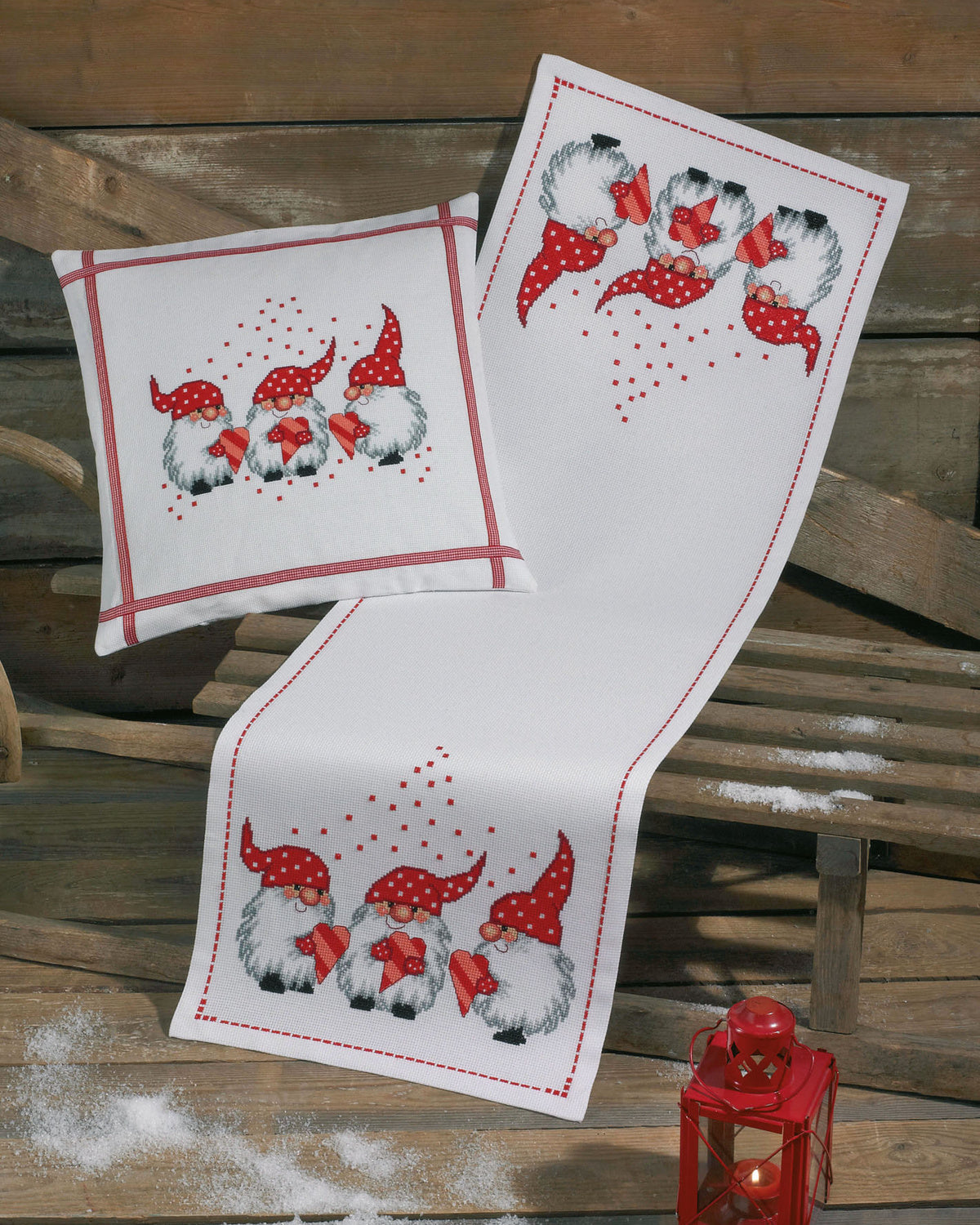 3 nisser bordløber - Broderikit (36 x 108 cm)