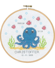 Fødselsbillede med blæksprutte – Broderikit (Ø 18 cm) inkl. ramme