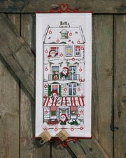 Julekalender Julemandens Hus - Broderikit (32x70 cm)