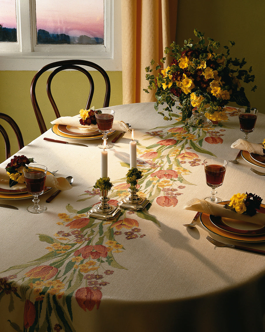 Dug med røde tulipaner – Broderikit (144 x 250 cm)