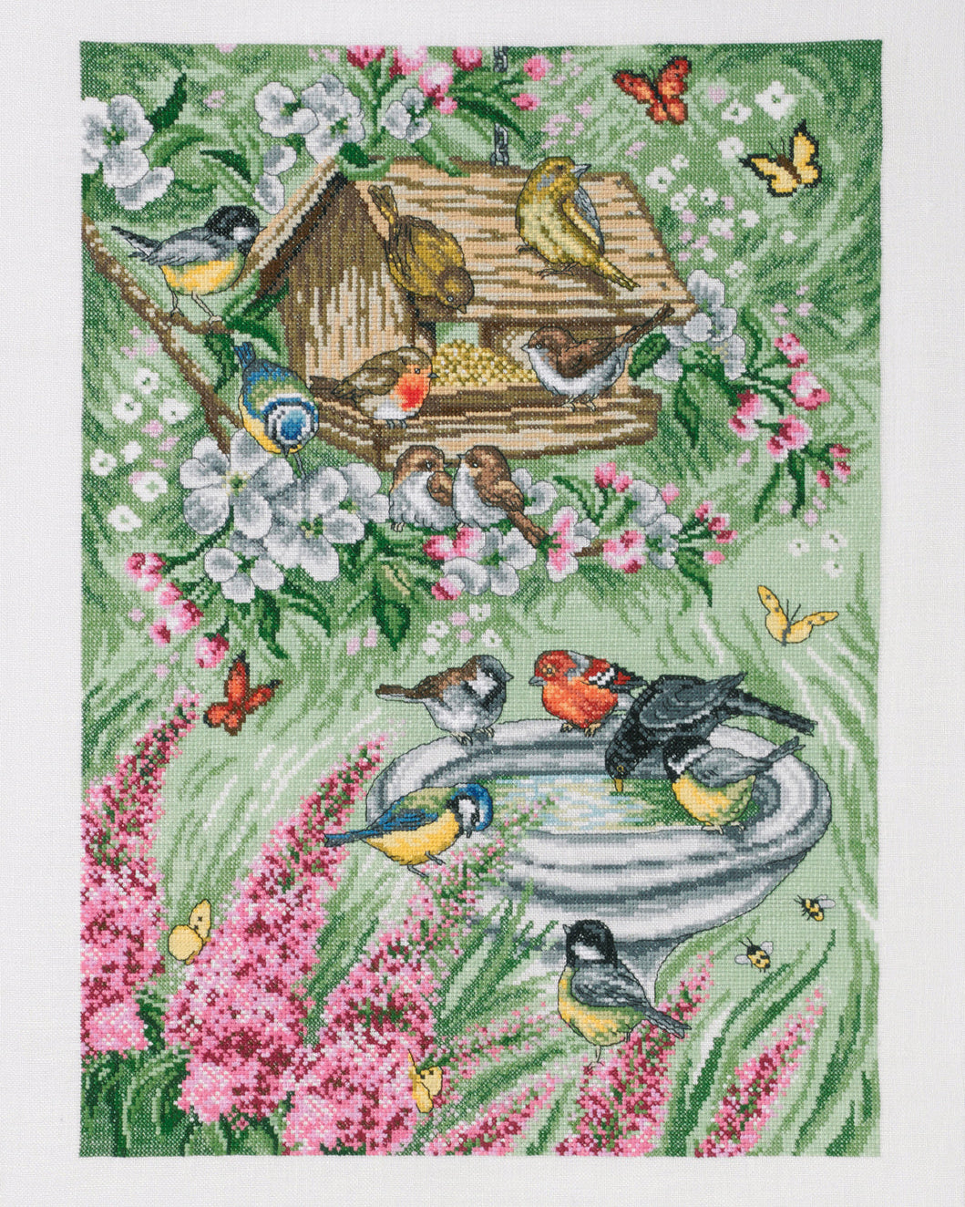 Fugle i Haven – Broderikit (37x50,5 cm)