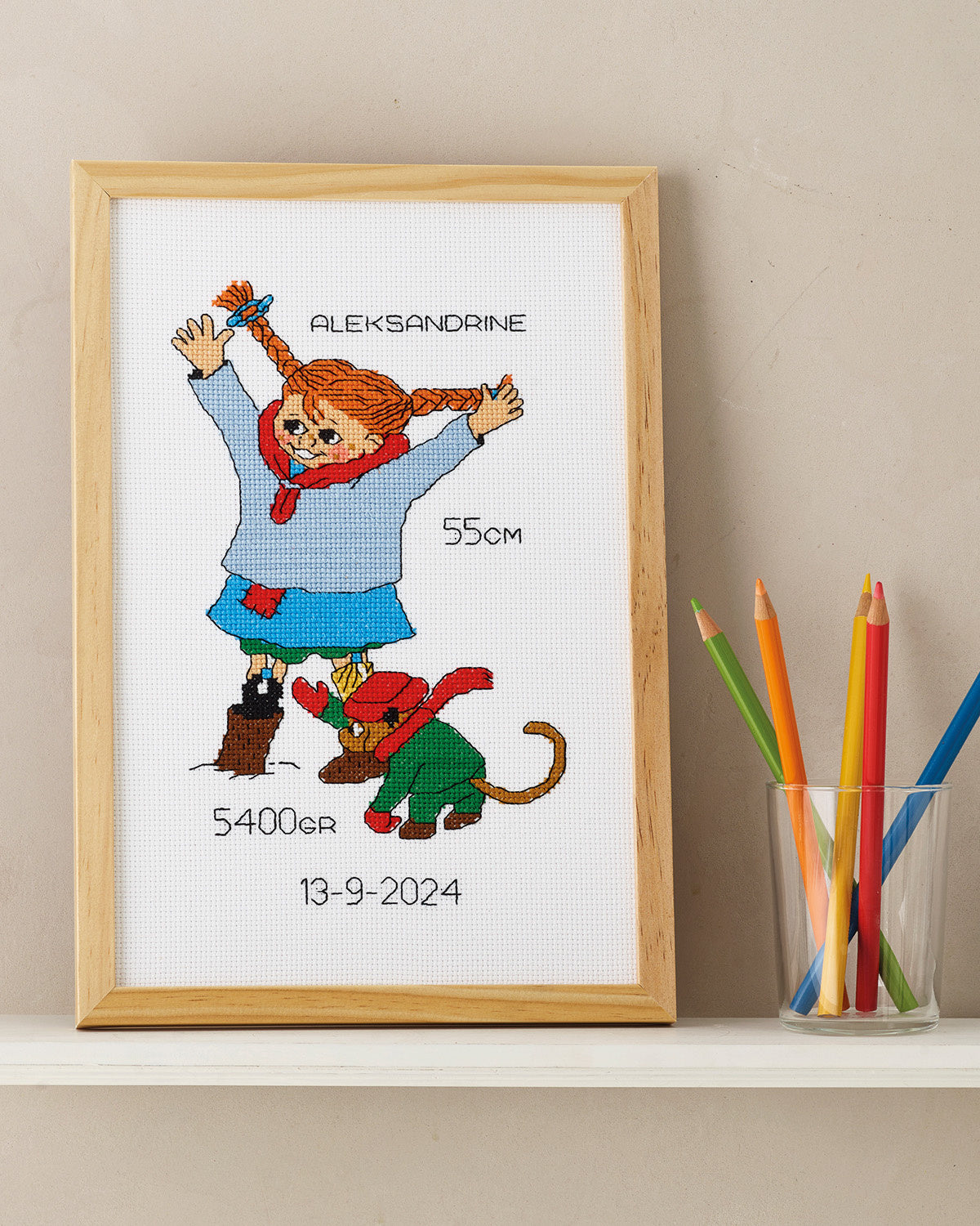 Fødselsbillede med Pippi i sneen – Broderikit (20 x 30 cm)