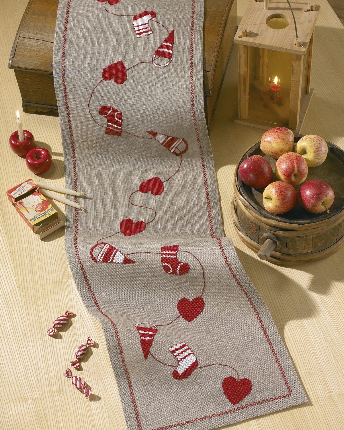 Juleløber på natur - Broderikit (33 x 116 cm)