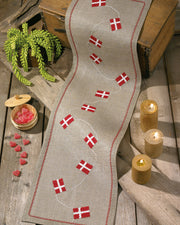Fødselsdagsløber – Broderikit (33x119 cm)