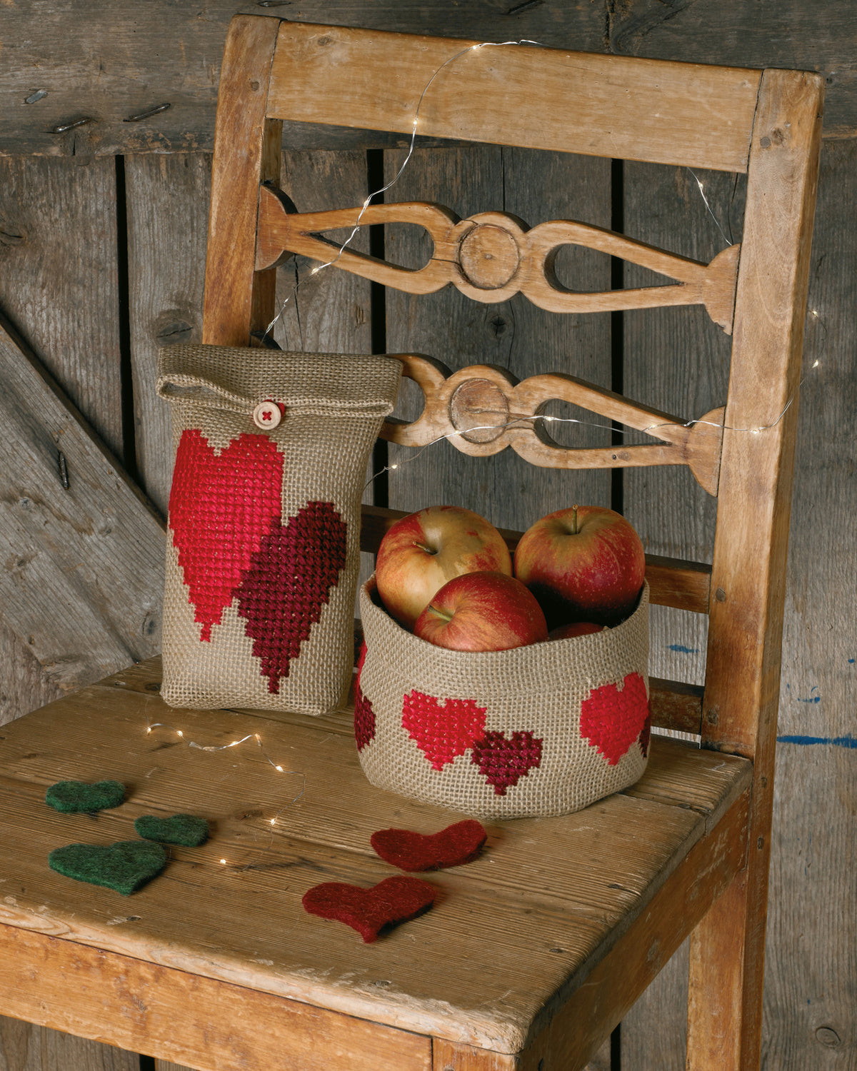 Gavepose med Hjerter – Broderikit (14x23 cm)