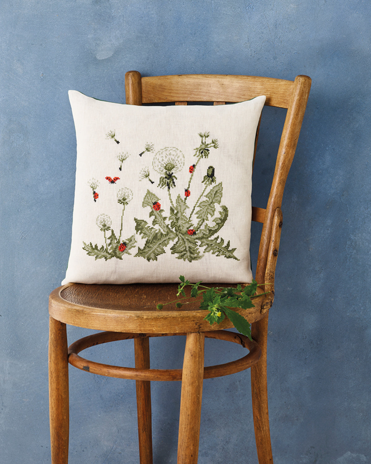 Mariehøns pude – Broderikit