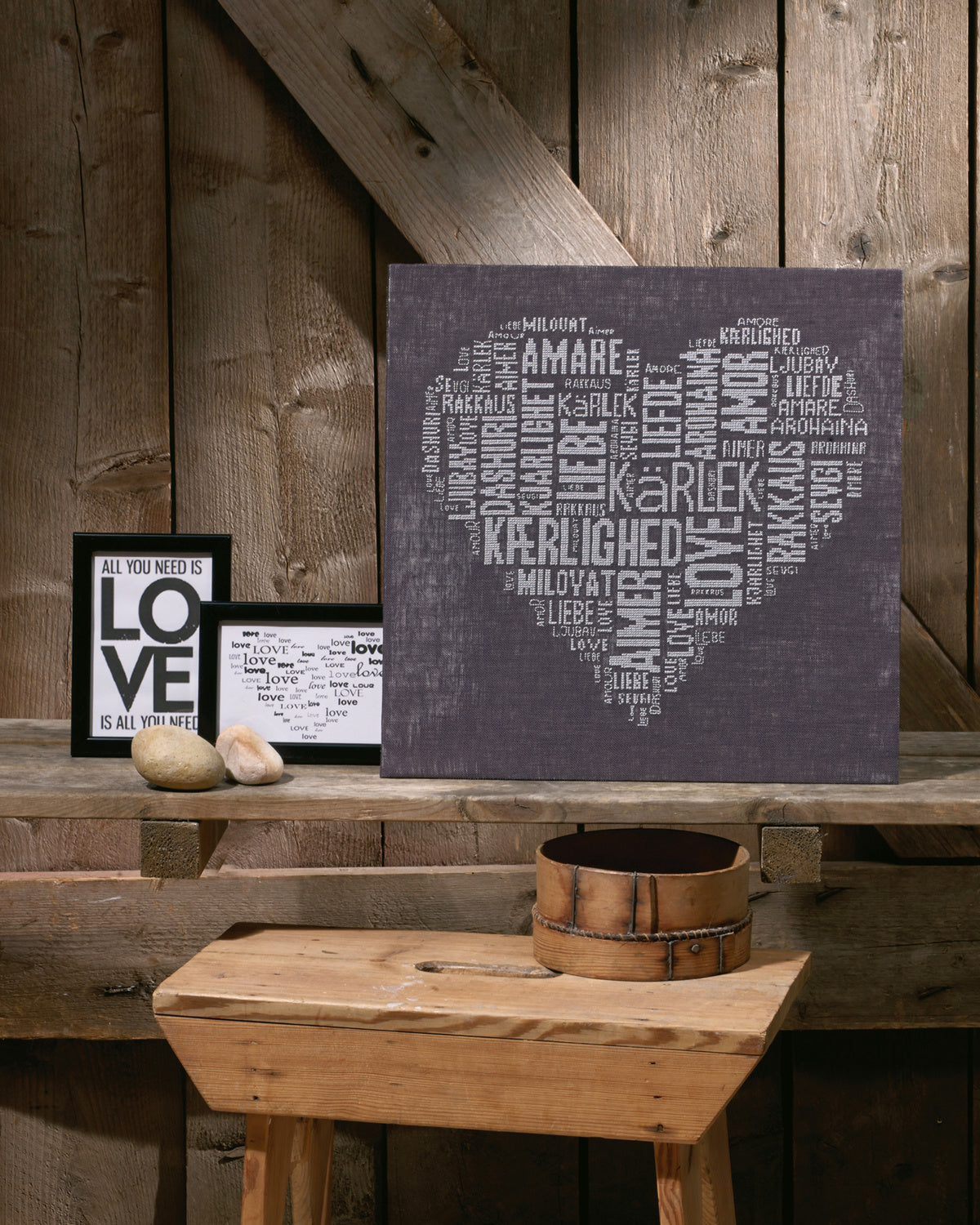 Love Hjerte Grå – Broderikit (39 x 39 cm)