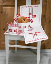 Tillykke bordløber – Broderikit (25x64 cm)
