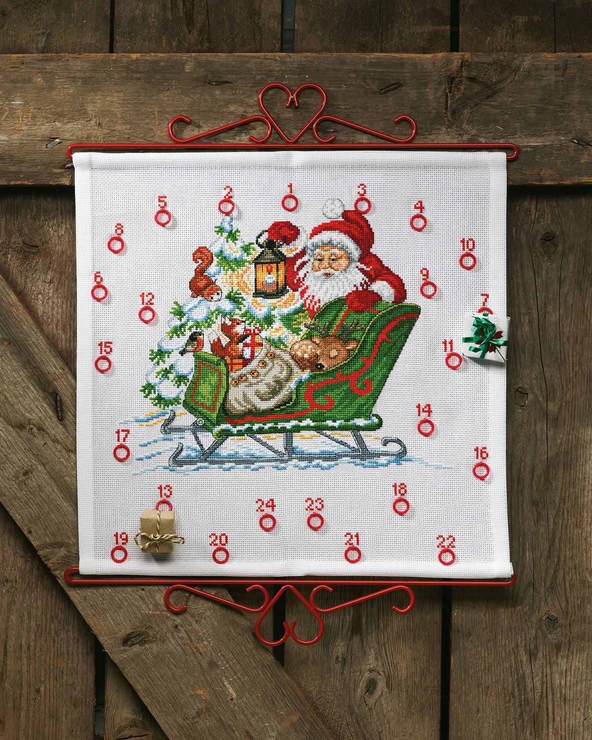 Julekalender Dyrene i Kanen - Broderikit (40x39 cm)