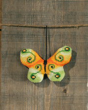 Sommerfugl ophæng lysgrøn – Broderikit (9 x 6 cm)
