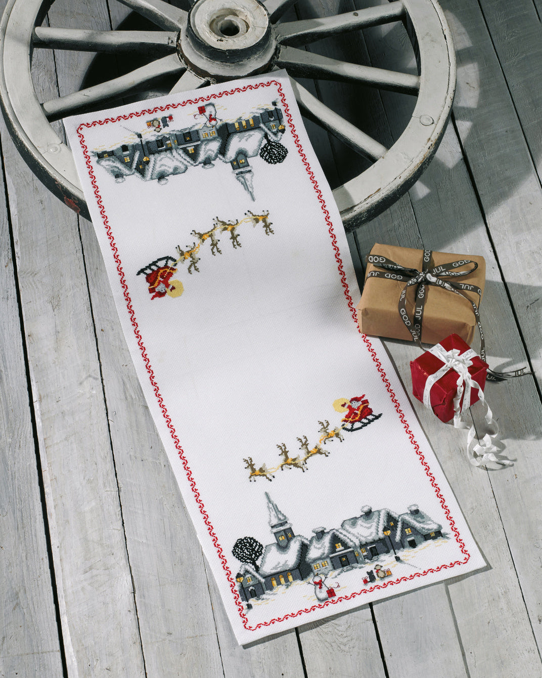 Julemandens kane bordløber - Broderikit (34 x 87 cm)