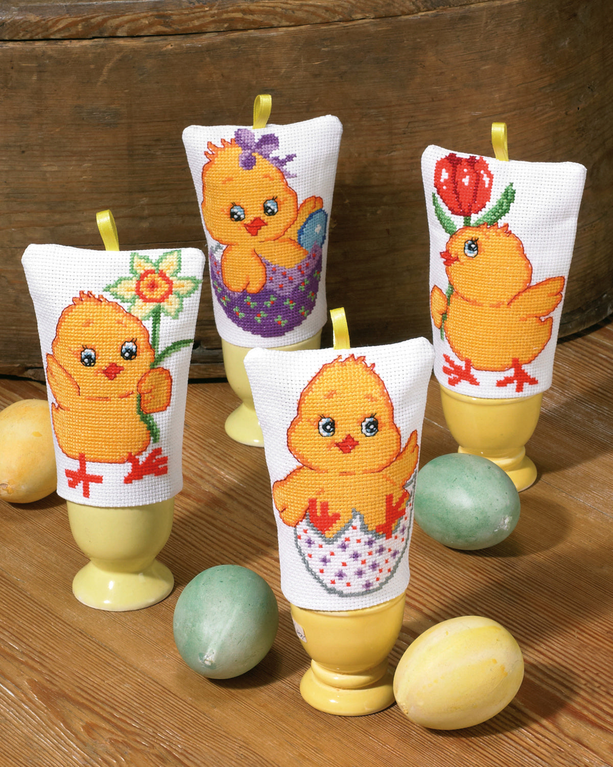Æggevarmere med kyllinger – Broderikit (8 x 11 cm) 4-pak