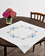 Dug med sommerfugle – Broderikit (80 x 80 cm)