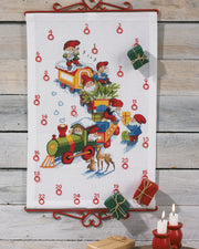 Julekalender Tog med Nisser - Broderikit (35×54 cm)