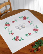 Dug med roser – Broderikit (80 x 80 cm)