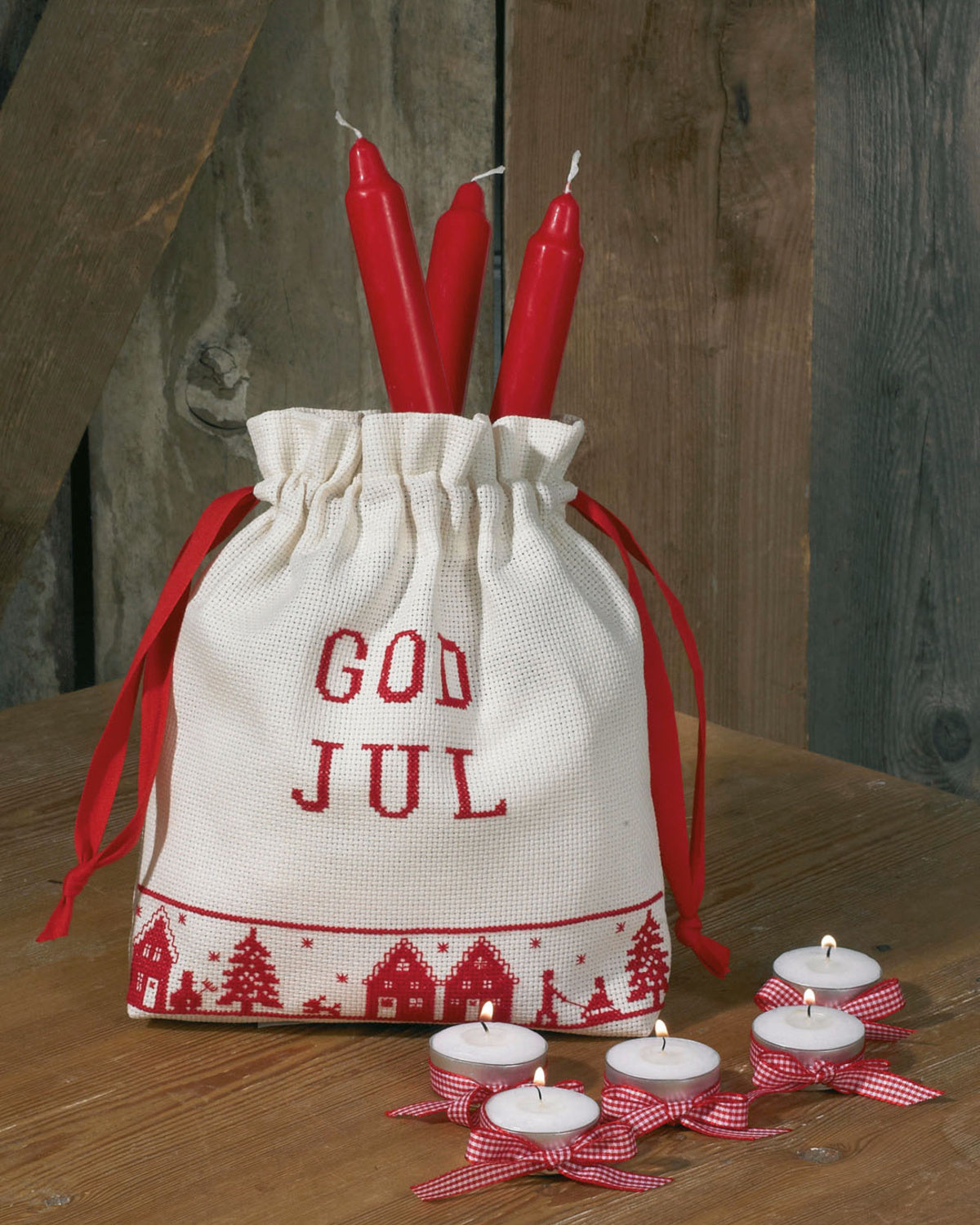 God Jul Gavepose – Broderikit (24x24 cm)