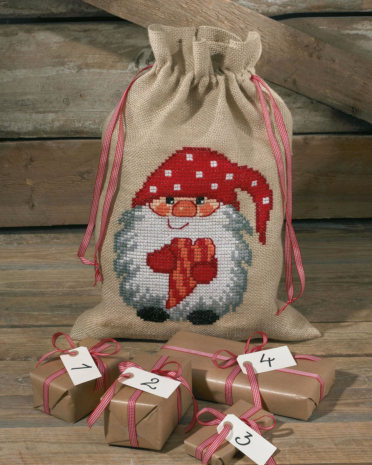 Nisse med Hjerte – Julesæk Broderikit (39x55 cm)