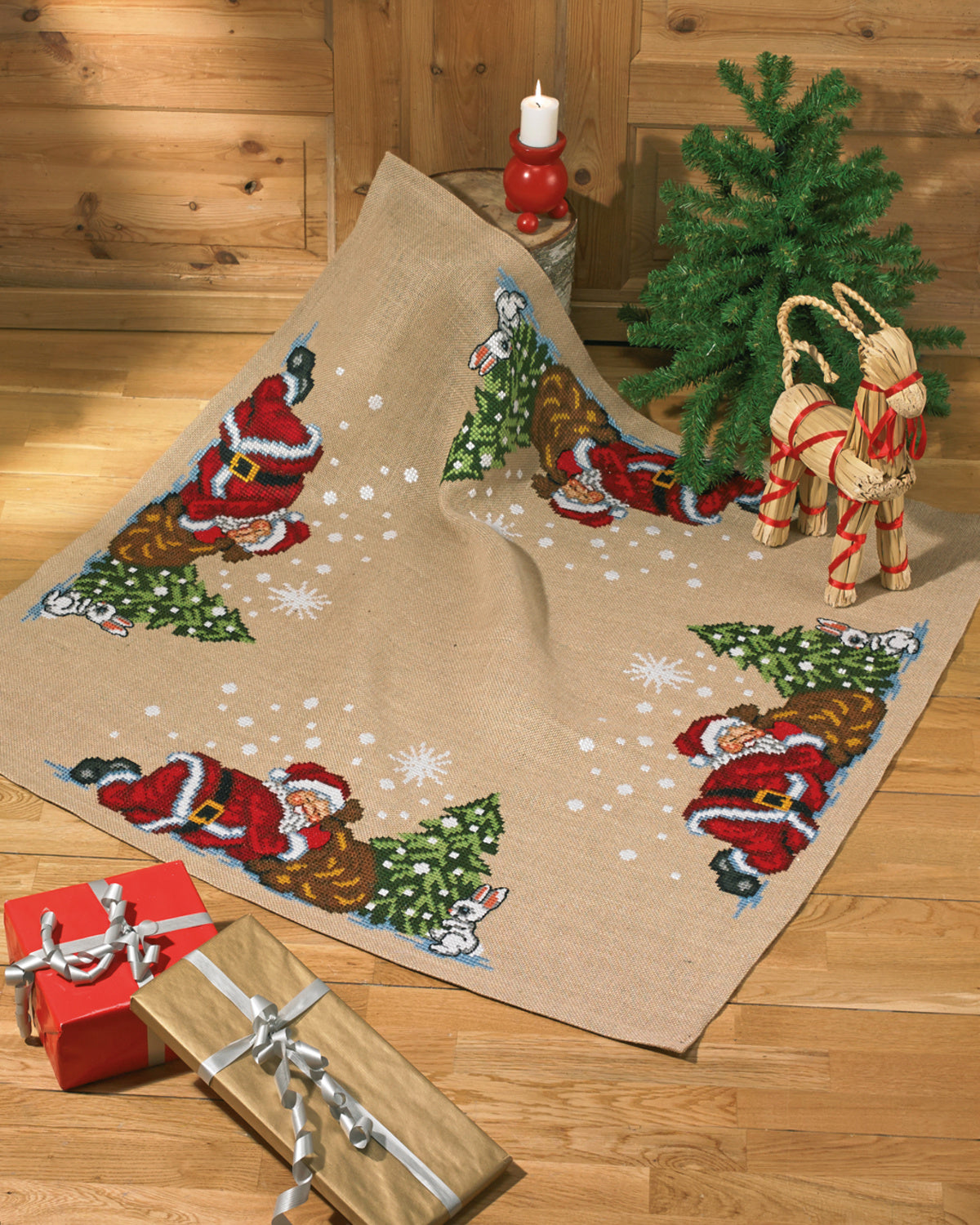 Juletræstæppe Nissen Sover - Broderikit (115×115 cm)