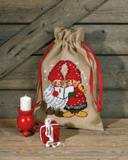 Julesæk med Syngenisser – Broderikit (39x55 cm)