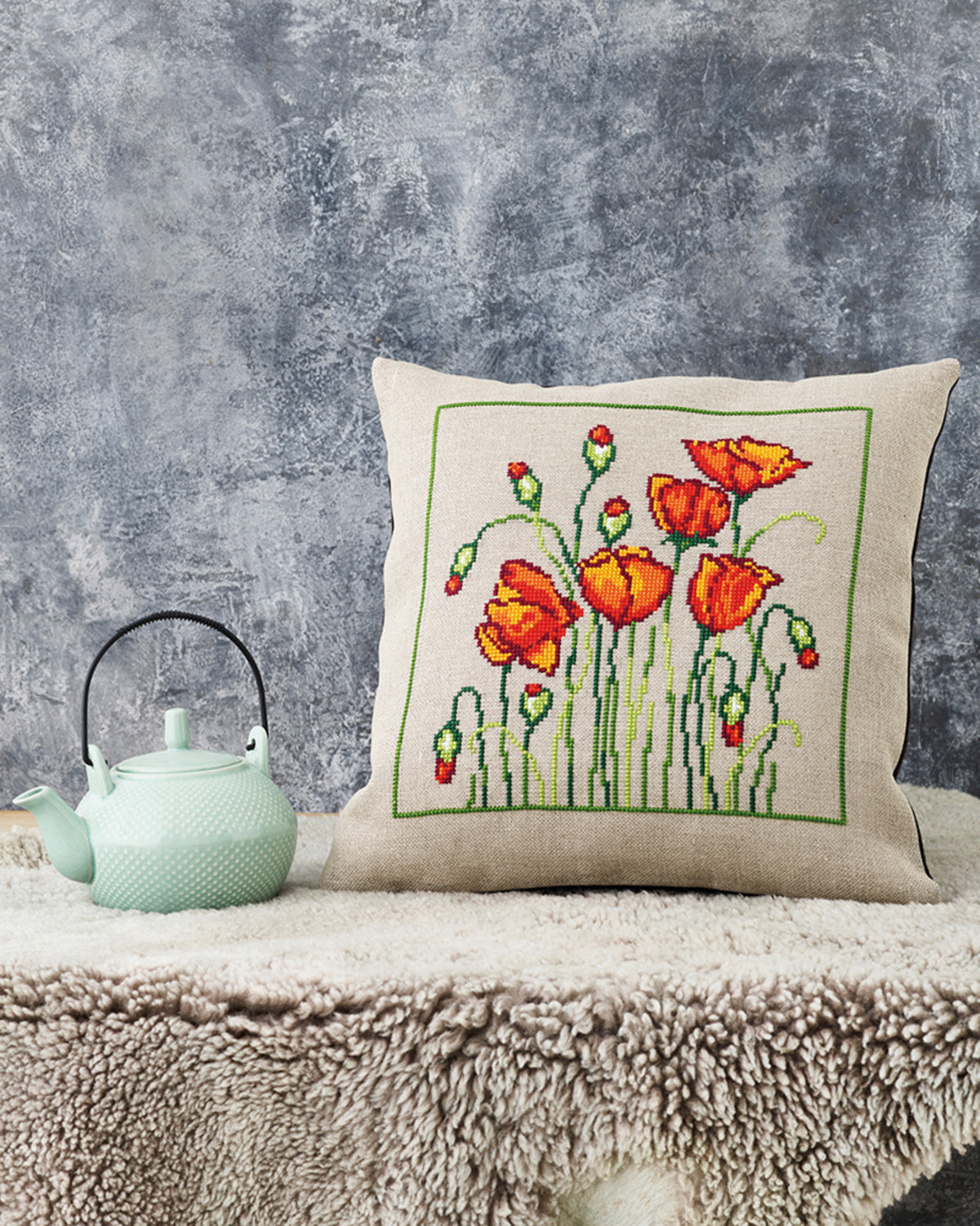 Vilde Valmuer Pude - Broderikit (40 x 40 cm)