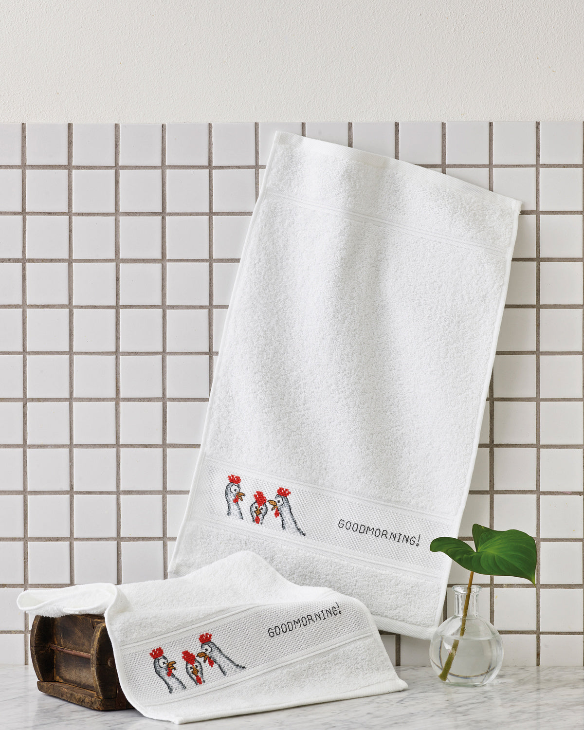 Good Morning Høns på Håndklæde – Broderikit